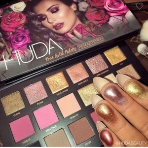 AUTHENTIC Huda beauty eye shadow pallet